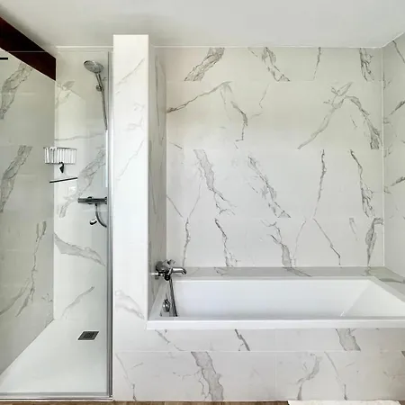 Luxurious With Heated Pool And Ocean Views